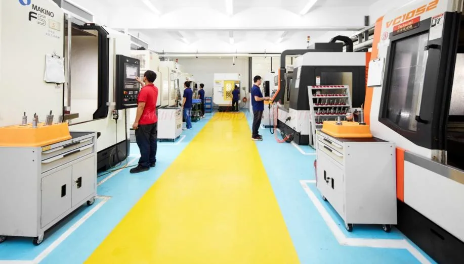 CNC-Halle mit HSC-Bearbeitungszentren von Makino und Takumi